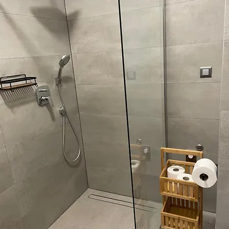 Ana's بيتريتْشاني